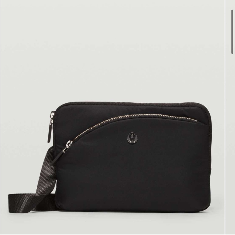 Lululemon NWOT ✨ Curved Lines Crossbody Bag